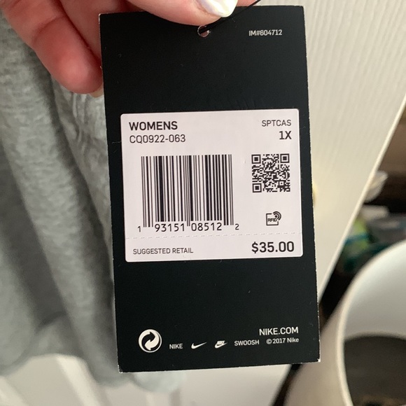 Nike top - Picture 4 of 8